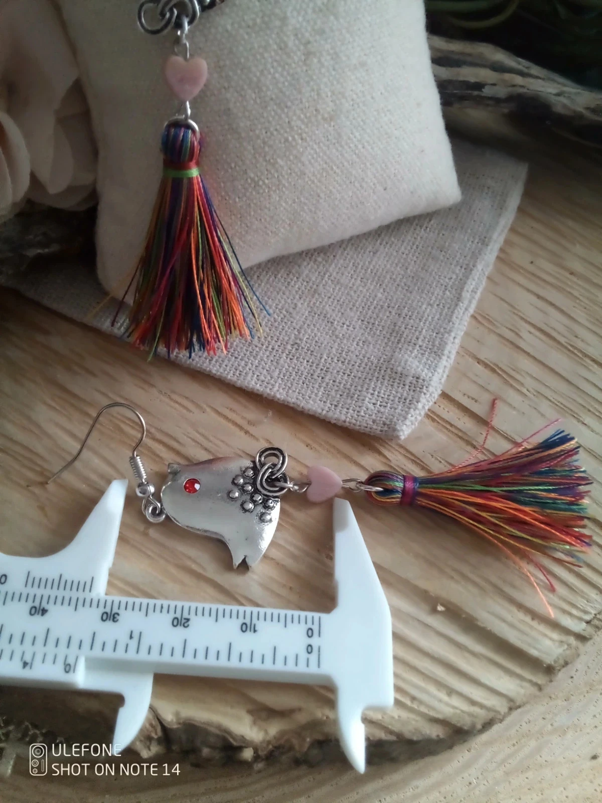 Aretes de pájaros con pompones y piedras de rodocrosita – photo 2